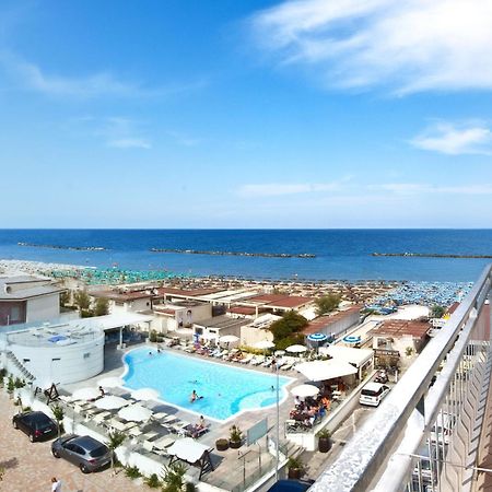 Hotel Saint Tropez Spa & Restaurant リド・ディ・サヴィオ エクステリア 写真