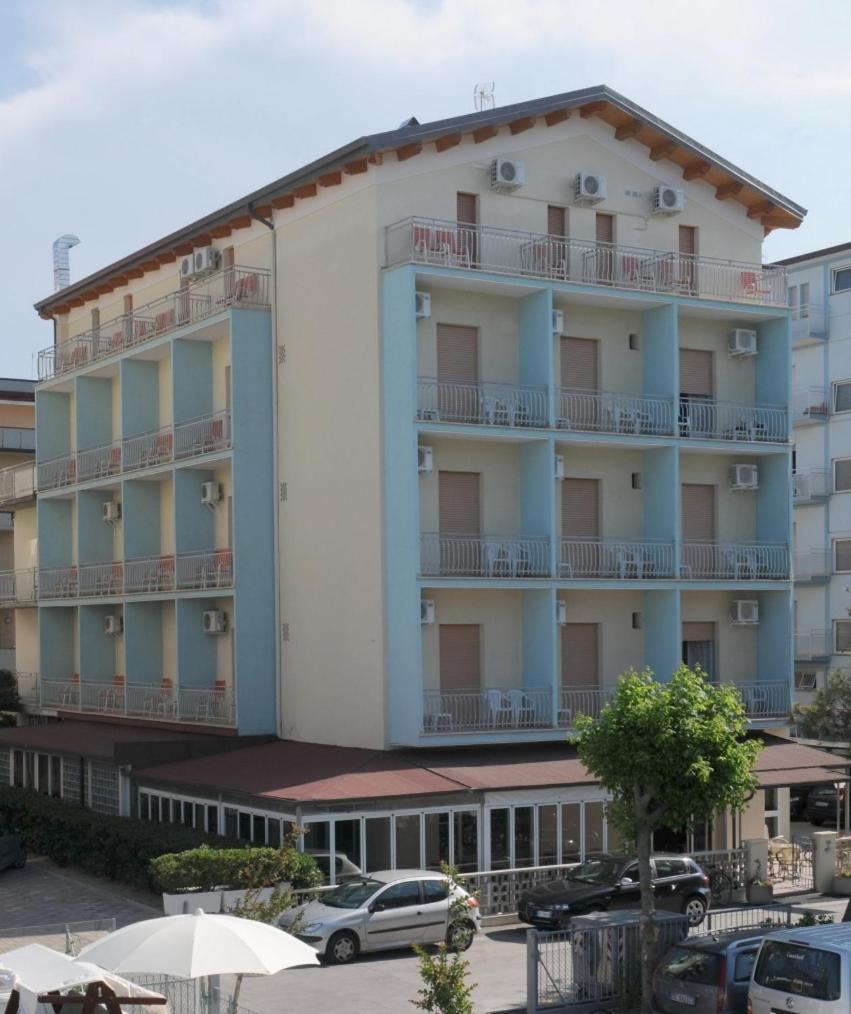 Hotel Saint Tropez Spa & Restaurant リド・ディ・サヴィオ エクステリア 写真