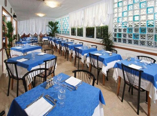 Hotel Saint Tropez Spa & Restaurant リド・ディ・サヴィオ エクステリア 写真