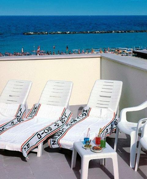 Hotel Saint Tropez Spa & Restaurant リド・ディ・サヴィオ エクステリア 写真
