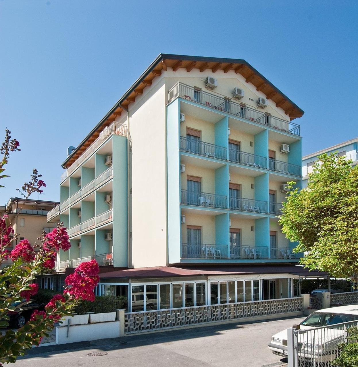 Hotel Saint Tropez Spa & Restaurant リド・ディ・サヴィオ エクステリア 写真