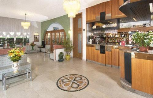 Hotel Saint Tropez Spa & Restaurant リド・ディ・サヴィオ エクステリア 写真